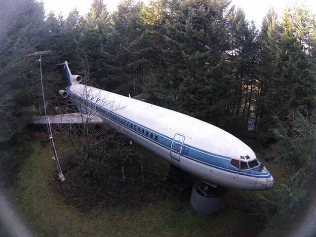 美国奥勒冈州69岁老爷爷从希腊航空公司买来回波音727喷射客机放森林一住20年