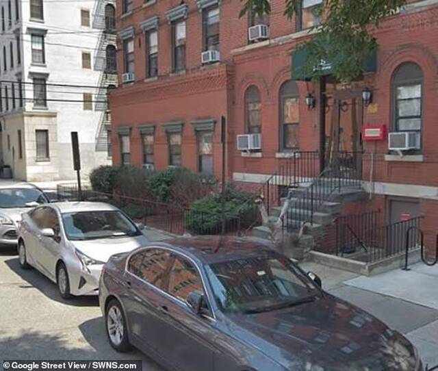 Google街景拍下美国新泽西州霍博肯男子从楼梯失足滚下来网友称看到都觉得痛