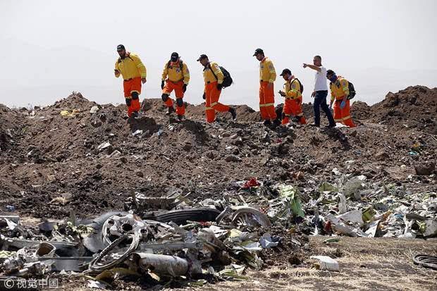 当地时间3月12日，埃塞俄比亚航空坠机现场清理工作持续@视觉中国