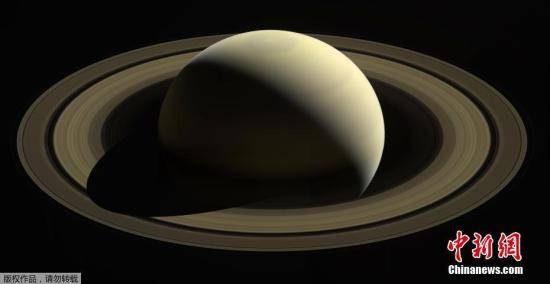 资料图：“卡西尼”号拍摄到的土星图像。