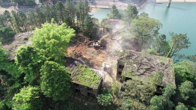 从化温泉镇拆除近8000平违章建筑