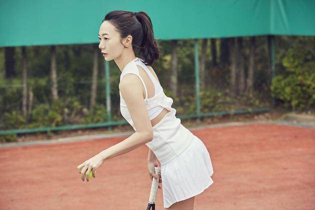 裴斗娜打网球