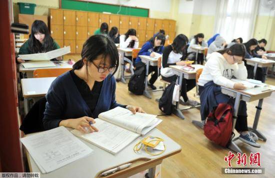 韩中学生基础学业水平大跌现任政府教育政策受质疑