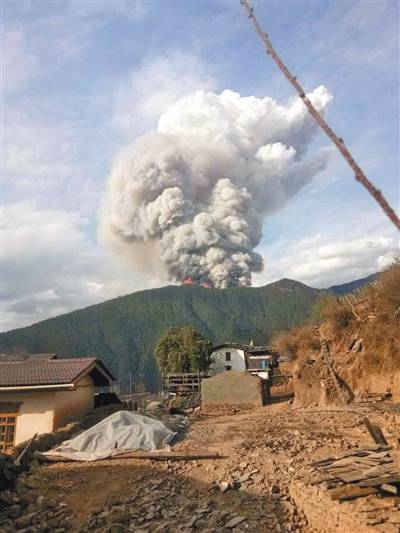 3月30日，四川凉山发生森林火灾。4月1日下午，应急管理部确认有30名扑火人员牺牲。应急管理部供图