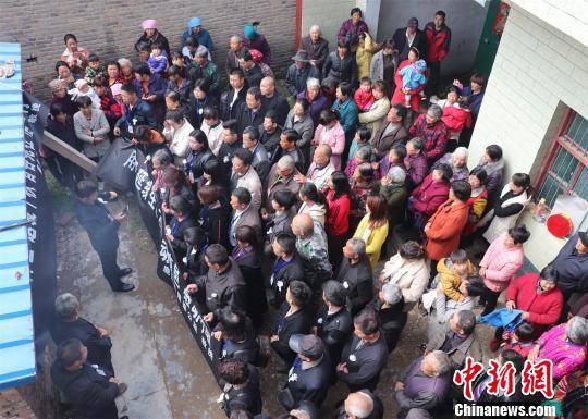张常海去世后村里举行简洁的悼念活动。胡洪涛摄