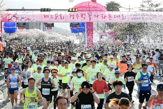 4月6日韩国庆州举行的樱花马拉松比赛（韩国《中央日报》）