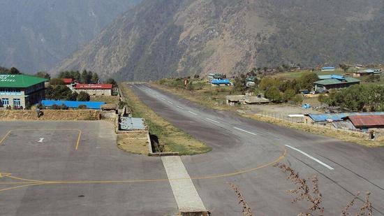 （丹增希拉里机场。图源：维基百科）