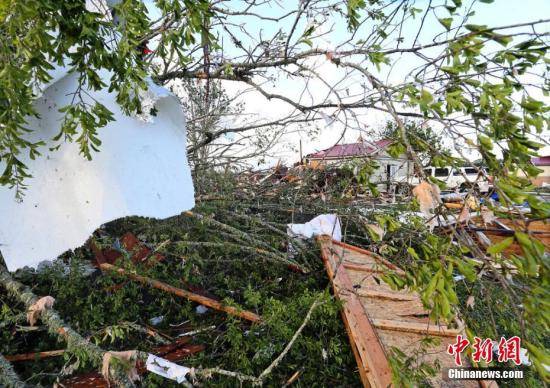 当地时间2019年4月14日，美国密西西比州，强风暴过境密西西比州汉密尔顿，狂风刮断树木摧毁房屋，一片狼藉。图片来源：东方IC版权作品请勿转载