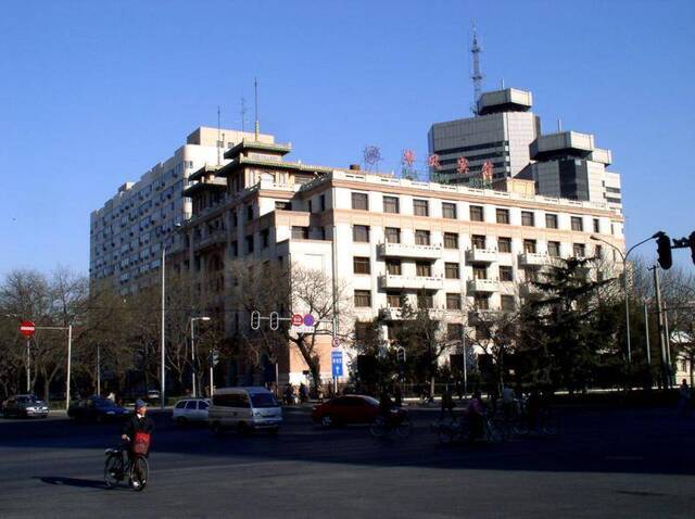 2000年4月22日，北京东城区六国饭店。图片来源：东方IC