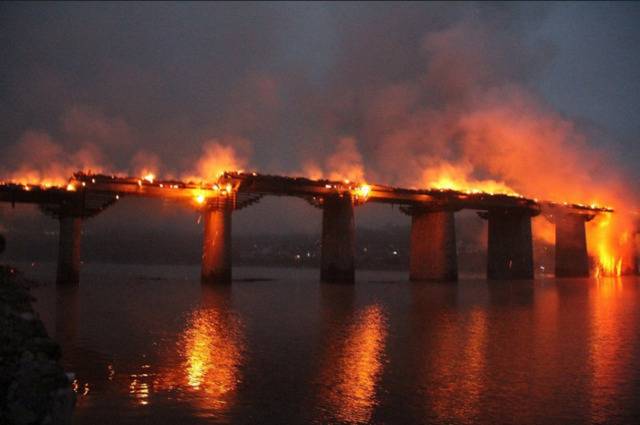 重庆风雨廊桥火灾，图片来源：中新网