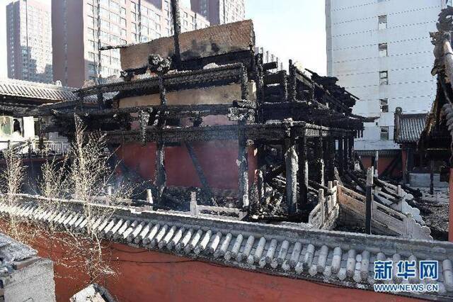 山西太原伏龙寺火灾过后，图片来源：新华网
