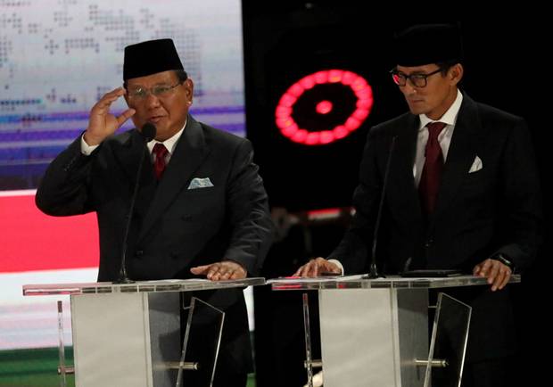 4月13日，印尼总统候选人举行最后一次电视辩论，左起：普拉博沃、桑迪亚加·乌诺@东方IC