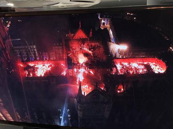 巴黎圣母院火灾俯视（图源）