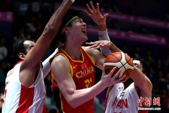 中国男篮在比赛中。（资料图）中新社记者王东明摄