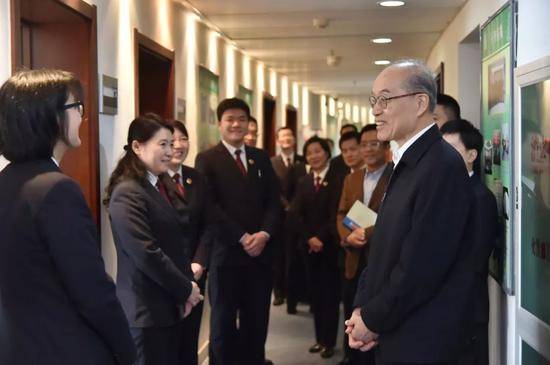  4月18日早晨，最高人民检察院党组书记、检察长张军率调研组一行赴北京市海淀区检察院调研。