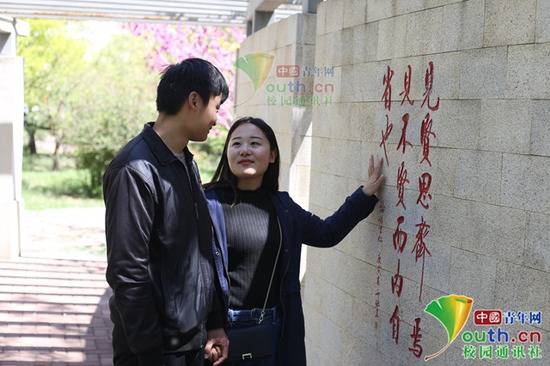 图为张峰与郭芮。中国青年网通讯员张福明摄