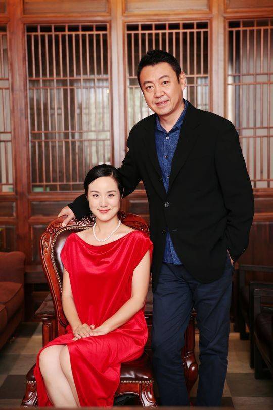 杨柳和哈辉是恩爱夫妻。