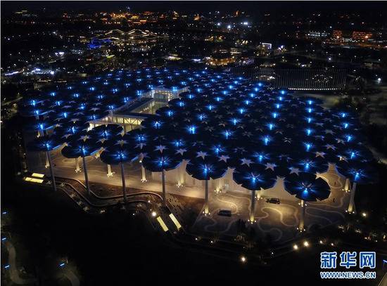 这是4月19日无人机拍摄的北京世园会园区国际馆夜景。新华社记者张晨霖摄