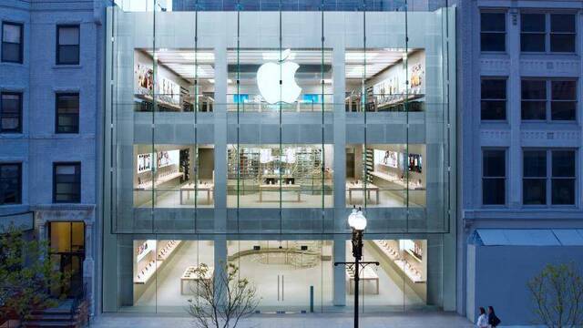 位于波士顿的一家Apple Store（图自Facebook）