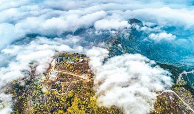 山西省运城市万荣县孤峰山景区出现云海美景。薛俊摄（人民视觉）