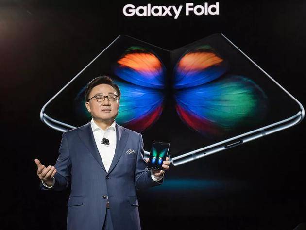 Galaxy Fold（图片来源：视觉中国）