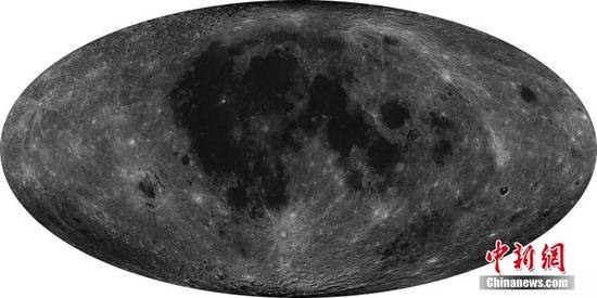 全月球摩尔威德投影图。中新社发嫦娥二号摄