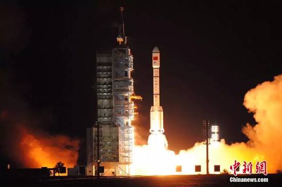 资料图：2016年9月15日，搭载天宫二号空间实验室的长征二号F T2运载火箭，在中国酒泉卫星发射中心点火发射。中新社发孙浩摄