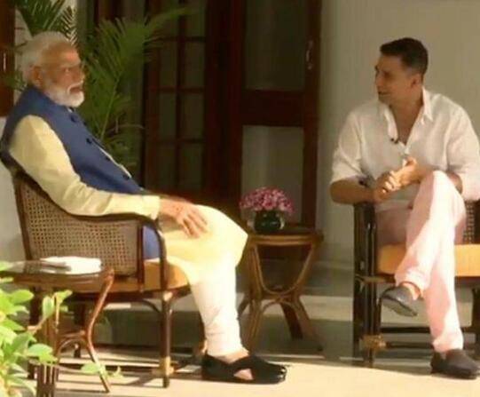 印度总理莫迪和宝莱坞影星阿克谢·库玛尔（视频截图）