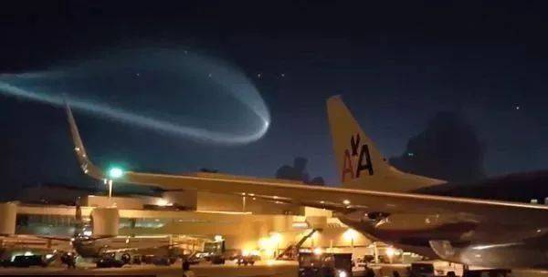 ▲资料图片：美国迈阿密机场上空观测到的超大UFO