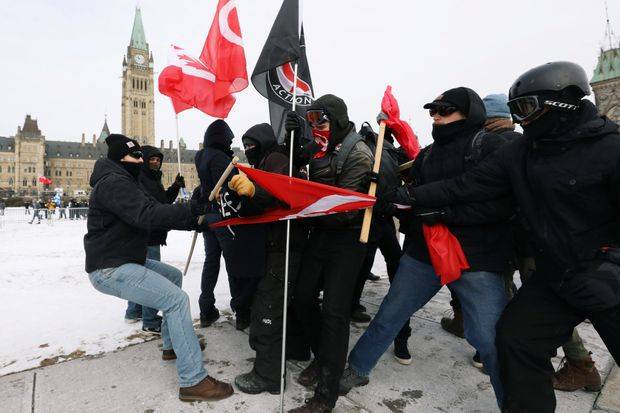 （极右翼分子在加拿大国会前的抗议活动。图源：路透社）