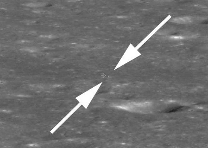 白色箭嘴之间为嫦娥四号探测器。