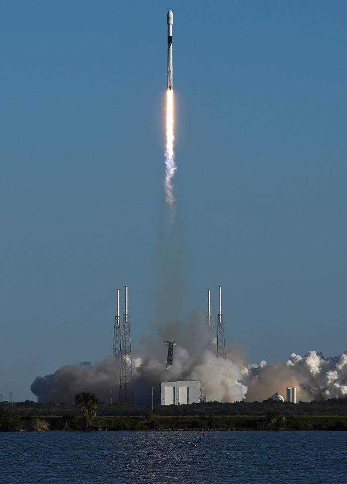 猎鹰9号火箭发射成功。