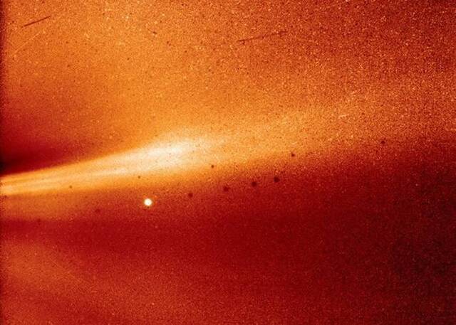 帕克太阳探测器拍下太阳能冕流及水星。