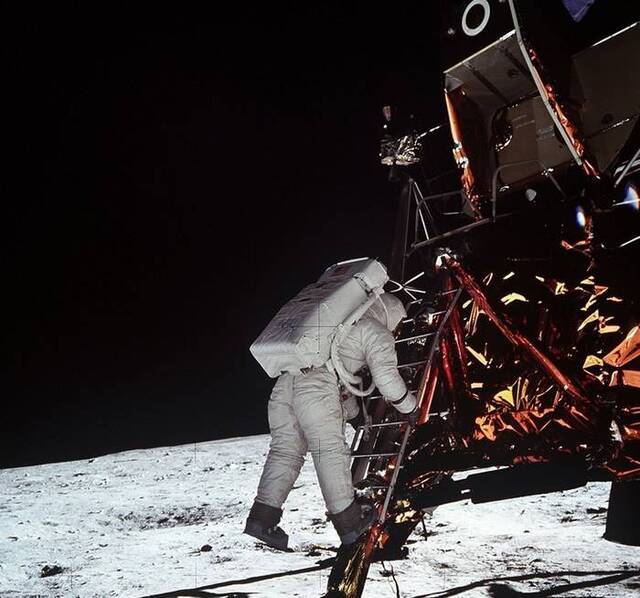 俄罗斯航天集团总裁德米特里•罗格津提出要核实一下美国人是否到过月球