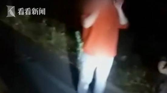 情侣撞人逃逸后又回现场 男友穿露脐装暴露真相