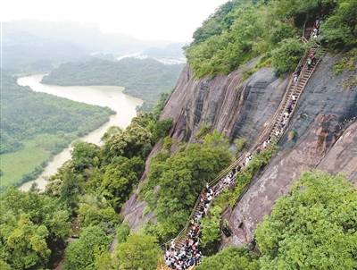 景区票价降了 乡村旅游旺了