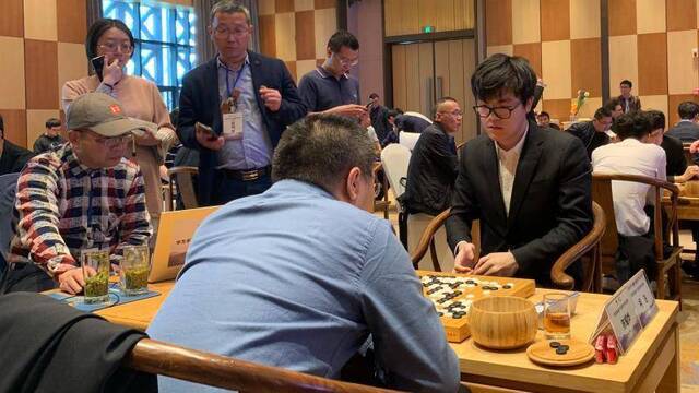 围棋·俞斌：黑暗十年唯一亮点，关注网友评论柯洁