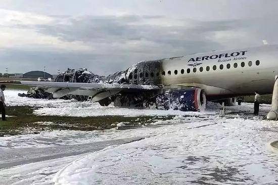 俄航客机起火41人遇难 逃生现场这个细节值得关注
