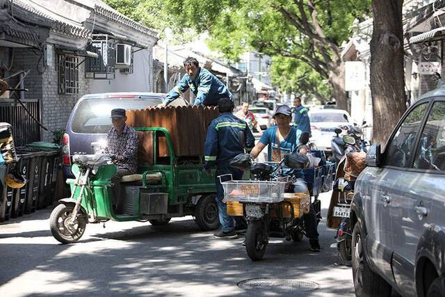 疏通胡同交通新街口街道整治私占公共道路行为