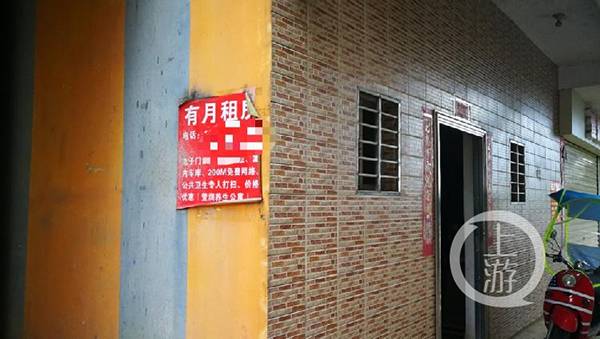 有月租房”等租房广告在西龙村随处可见，背后是火爆的租房生意。