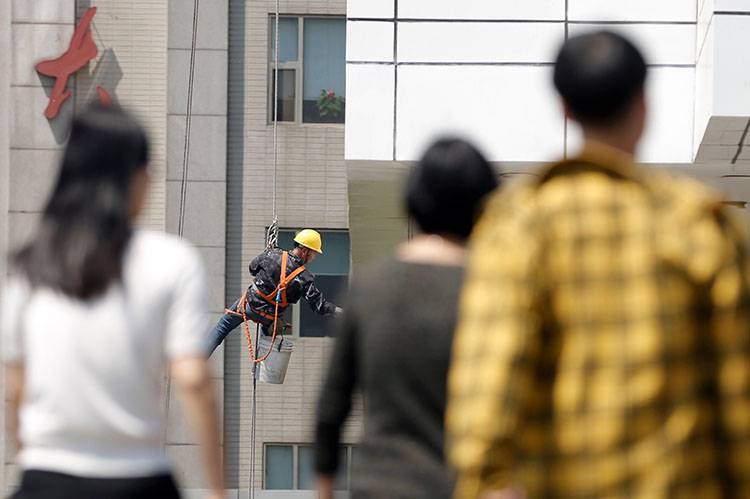 最高气温30℃市民遮阳避暑各有其招组图