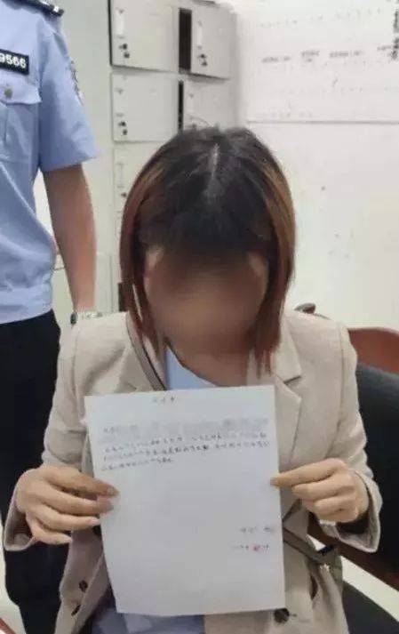 朋友酒驾被查 女子气不过发辱警视频被拘