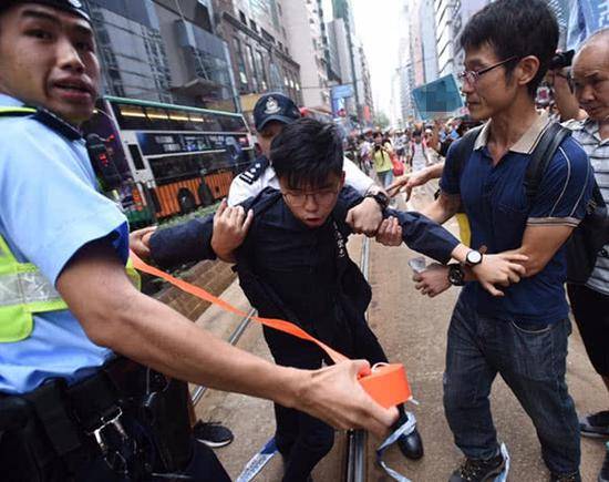 4月28日，香港反对派发动游行，阻挠《逃犯条例》修订图自港媒