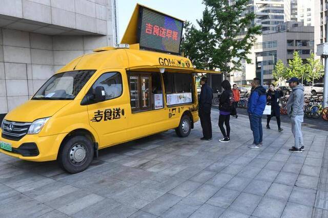 占地经营、不卫生…我们寻遍北京早餐车，发现有问题待解