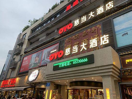 成都的OYO慈当酒店，明显不是几十元的小旅馆，价位在150至200元（摄/郑萃颖）