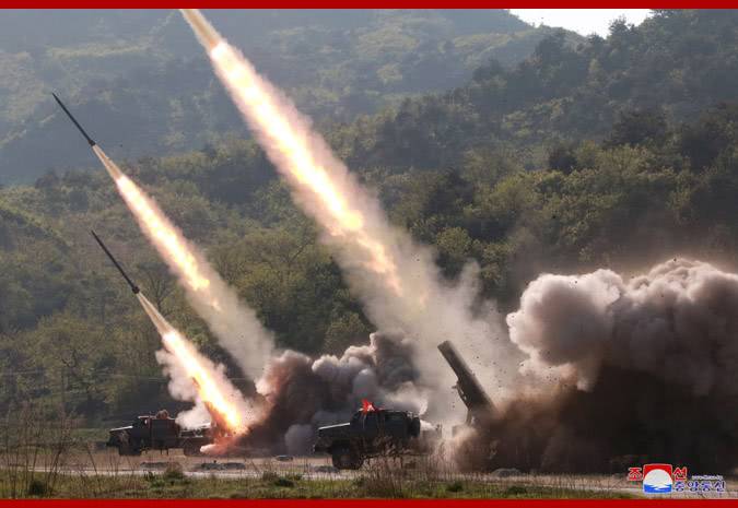 朝鲜240毫米火箭炮图片来自朝中社