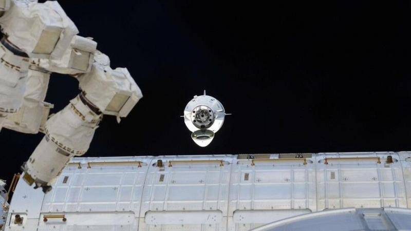 载人龙飞船抵达国际空间站，图源：RT