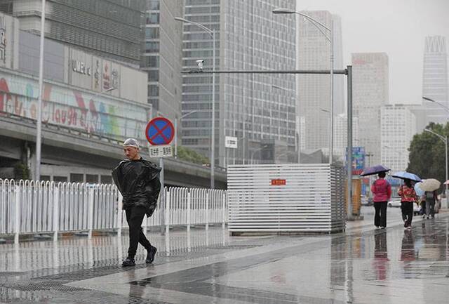 小雨阵风为京城降温