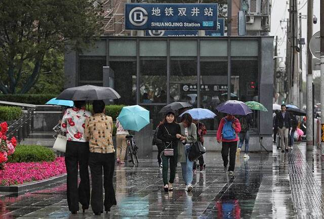 小雨阵风为京城降温