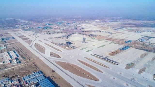 减少与首都机场航班互扰 新机场建设横穿“天路”的跑道